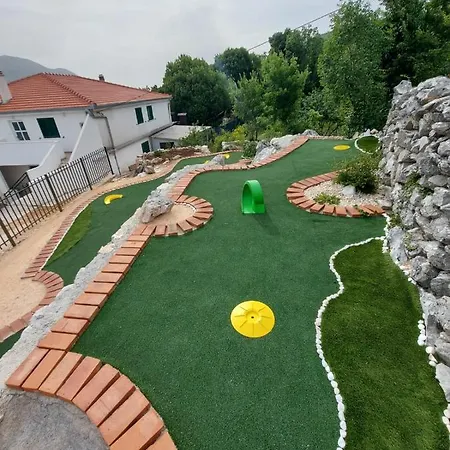 Sagosde With Swimming Pool And Mini Golf Villa