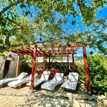 Sagosde With Swimming Pool And Mini Golf Zagvozd