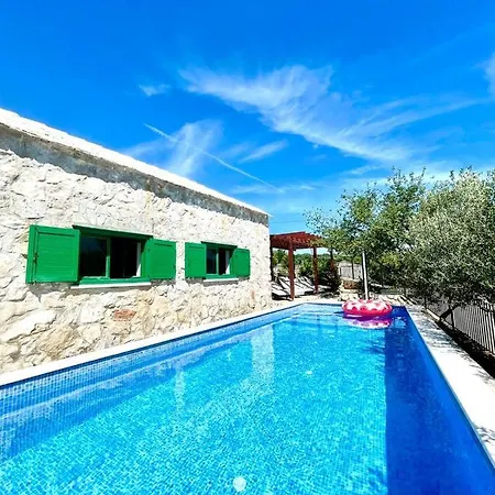 Sagosde With Swimming Pool And Mini Golf Villa *