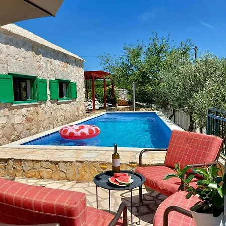 Villa Sagosde With Swimming Pool And Mini Golf Zagvozd
