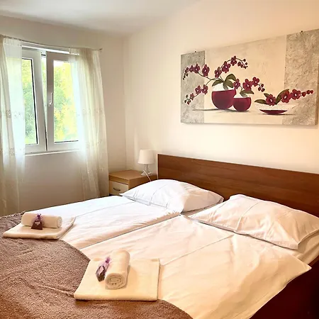 Sagosde With Swimming Pool And Mini Golf Zagvozd