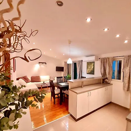 Villa Sagosde With Swimming Pool And Mini Golf