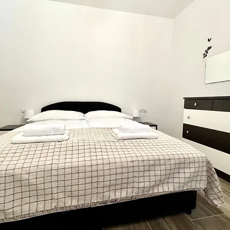 Villa Sagosde With Swimming Pool And Mini Golf