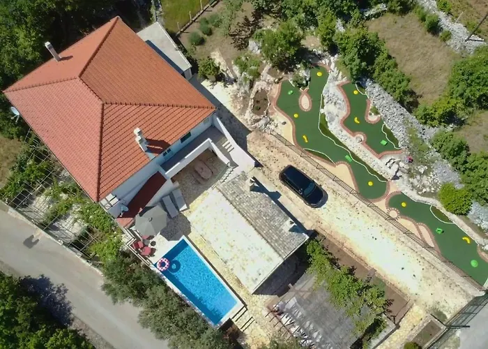 Sagosde With Swimming Pool And Mini Golf Zagvozd