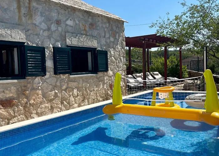 别墅 Sagosde With Swimming Pool And Mini Golf Zagvozd