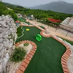 Vila Sagosde With Swimming Pool And Mini Golf *