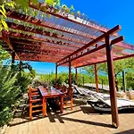 Vila Sagosde With Swimming Pool And Mini Golf