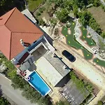 Sagosde With Swimming Pool And Mini Golf Zagvozd