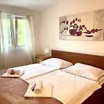 Sagosde With Swimming Pool And Mini Golf Zagvozd