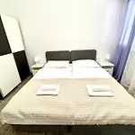 Vila Sagosde With Swimming Pool And Mini Golf *