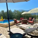 Sagosde With Swimming Pool And Mini Golf Vila Zagvozd