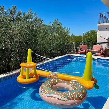 Sagosde With Swimming Pool And Mini Golf Villa *