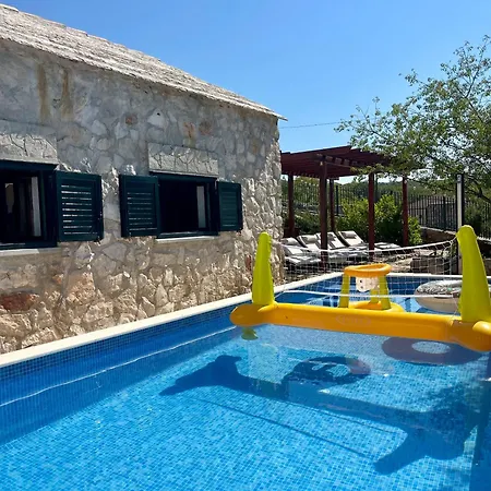 Villa Sagosde With Swimming Pool And Mini Golf Zagvozd