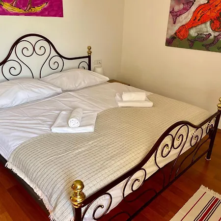 Vila Sagosde With Swimming Pool And Mini Golf *
