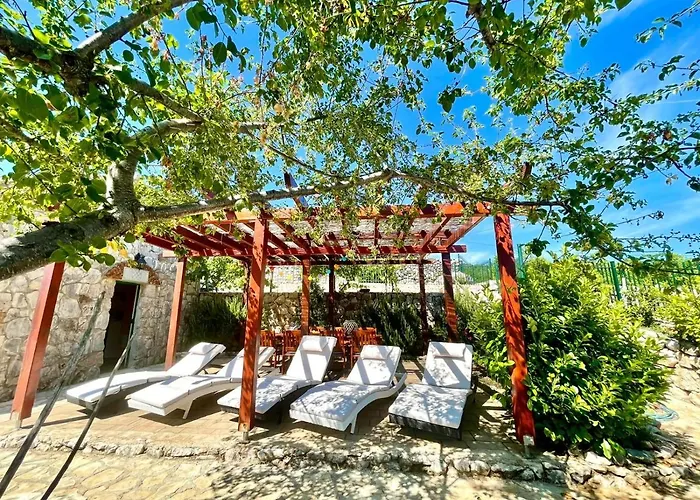 Sagosde With Swimming Pool And Mini Golf Zagvozd